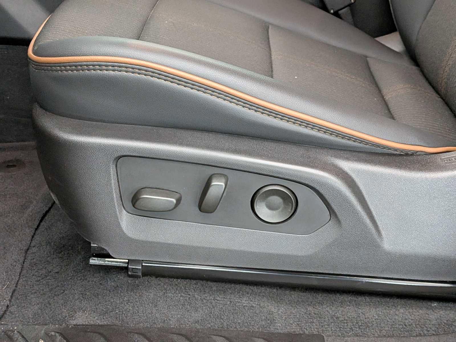 Used 2025 GMC Canyon AT4 AWD/4WD image 14