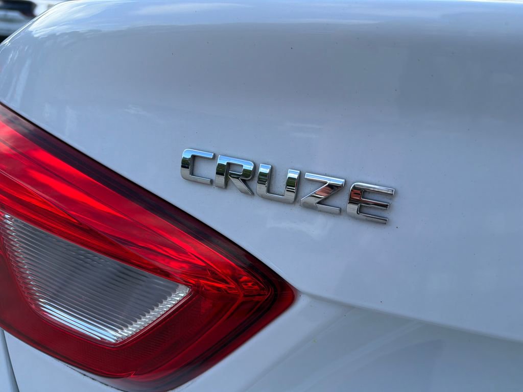 Used 2018 Chevrolet Cruze LS FWD image 9
