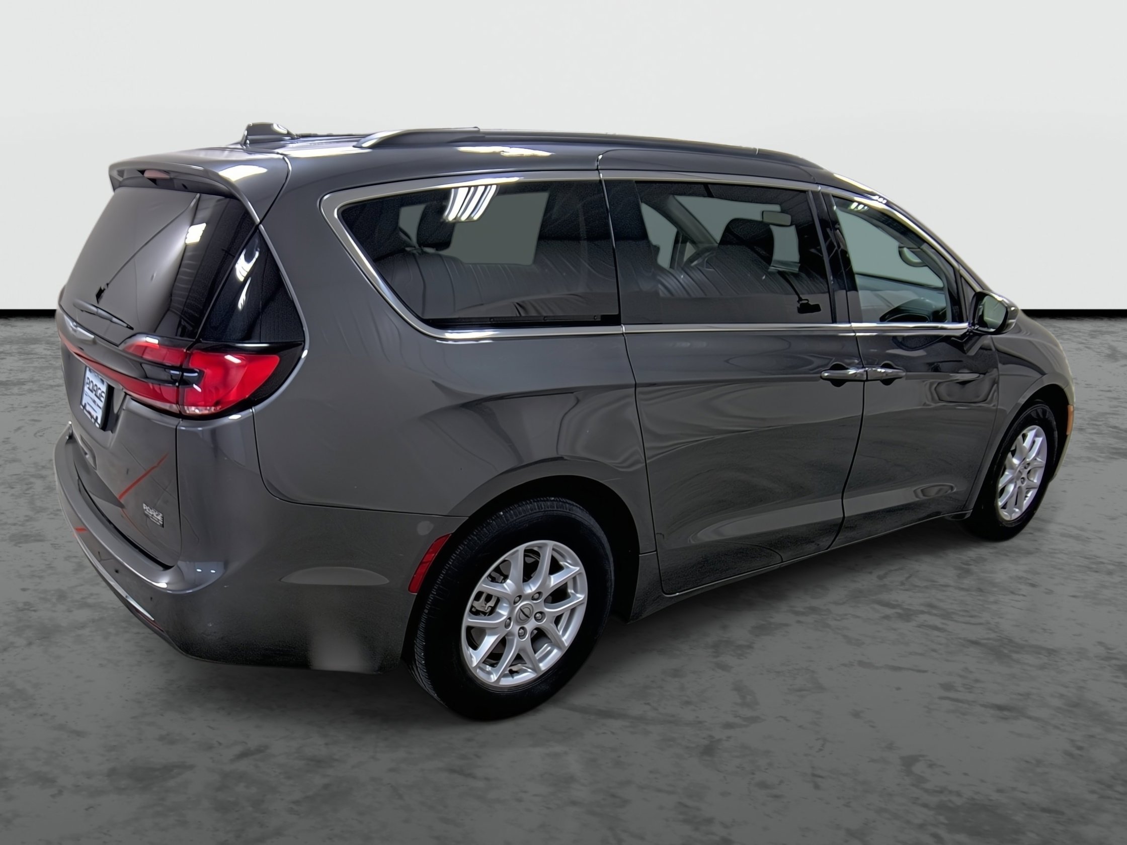 Used 2022 Chrysler Pacifica Touring-L image 4
