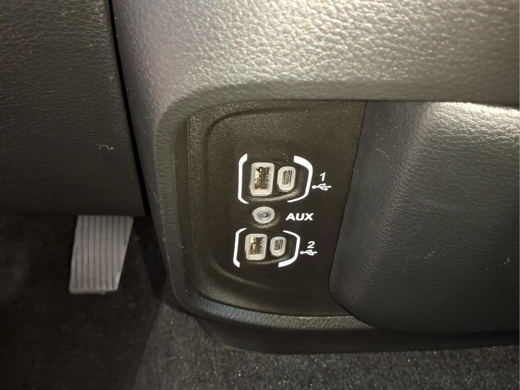 Used 2023 RAM 1500 Laramie AWD/4WD image 14