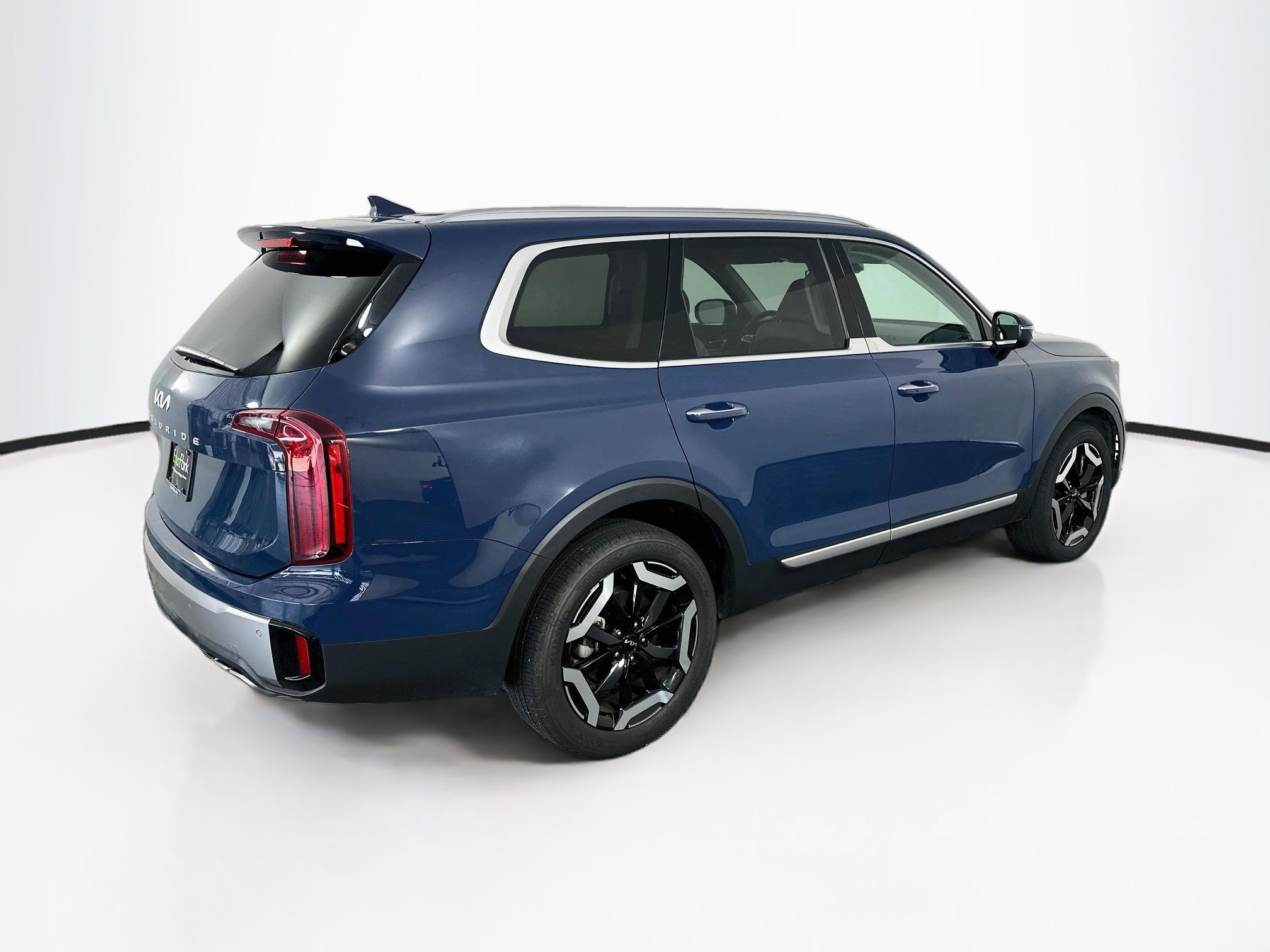 Used 2025 Kia Telluride S FWD image 9