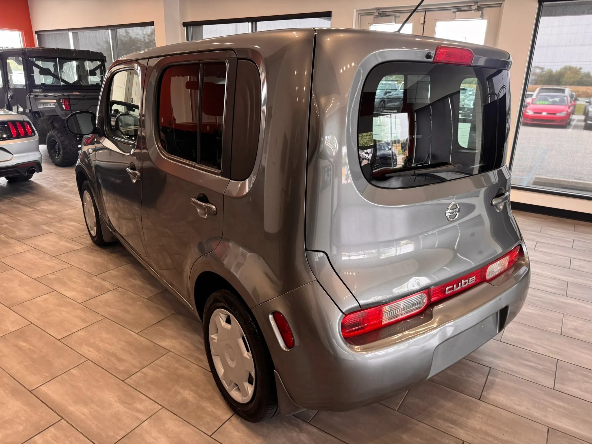 Used 2012 Nissan Cube 1.8 S w/ Interior Designer Pkg FWD image 10