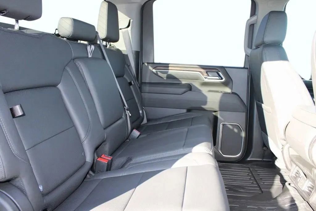 New 2026 GMC Sierra 3500 SLT image 26