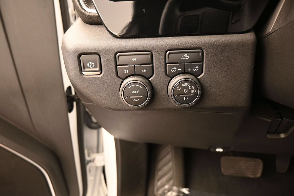 Used 2025 Chevrolet Silverado 2500 LT w/ Convenience Package AWD/4WD image 34