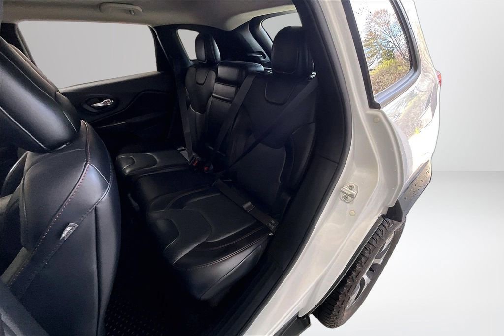Used 2016 Jeep Cherokee Trailhawk w/ Leather Interior Group AWD/4WD image 22