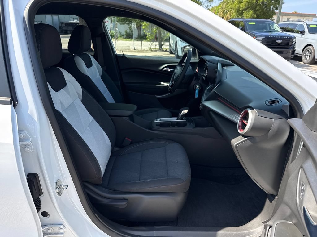 Used 2024 Chevrolet Trax RS w/ Driver Confidence Package FWD image 24