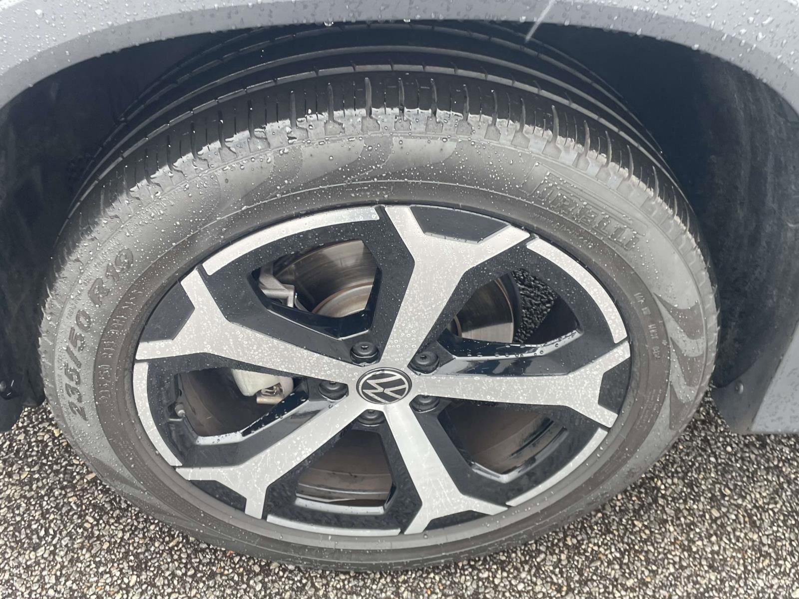 Used 2025 Volkswagen Tiguan SE image 34