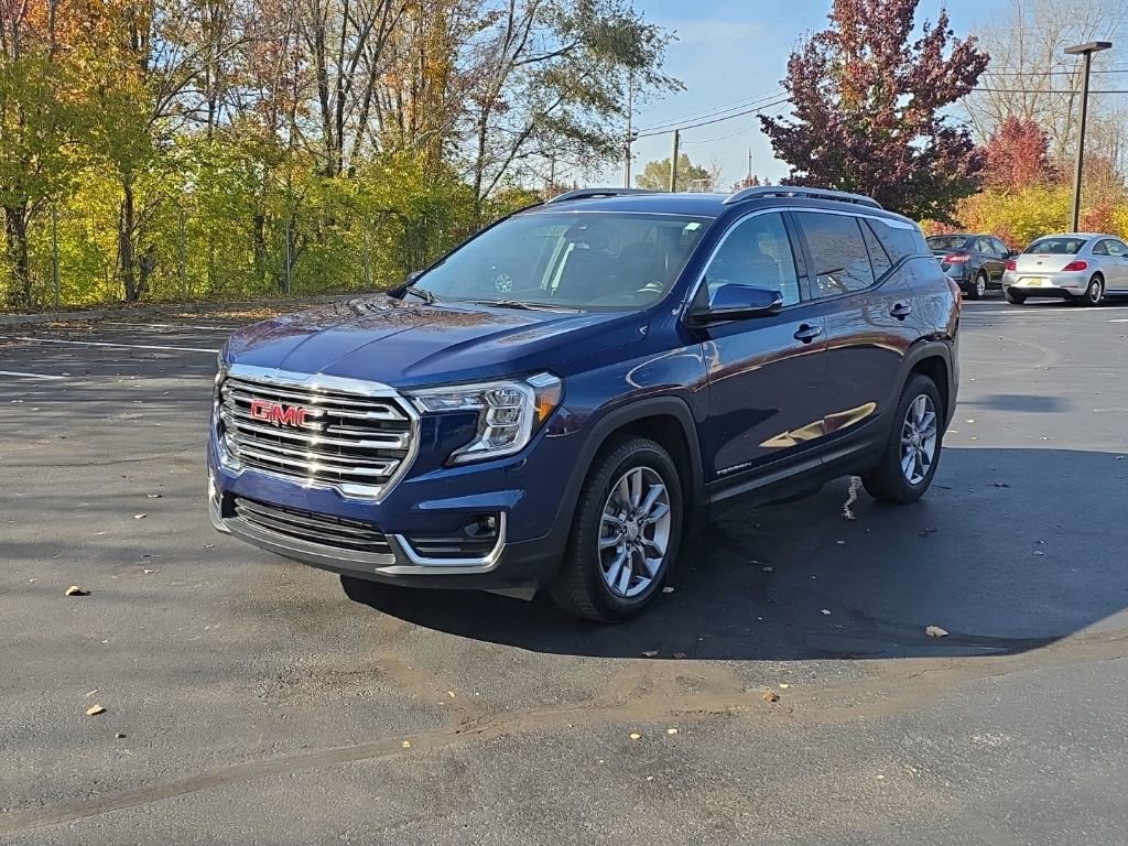 Used 2022 GMC Terrain SLT image 3