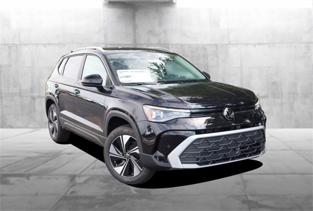 New 2025 Volkswagen Taos SE image 2