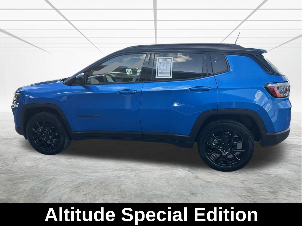 Certified 2024 Jeep Compass Latitude w/ Convenience Group AWD/4WD image 8