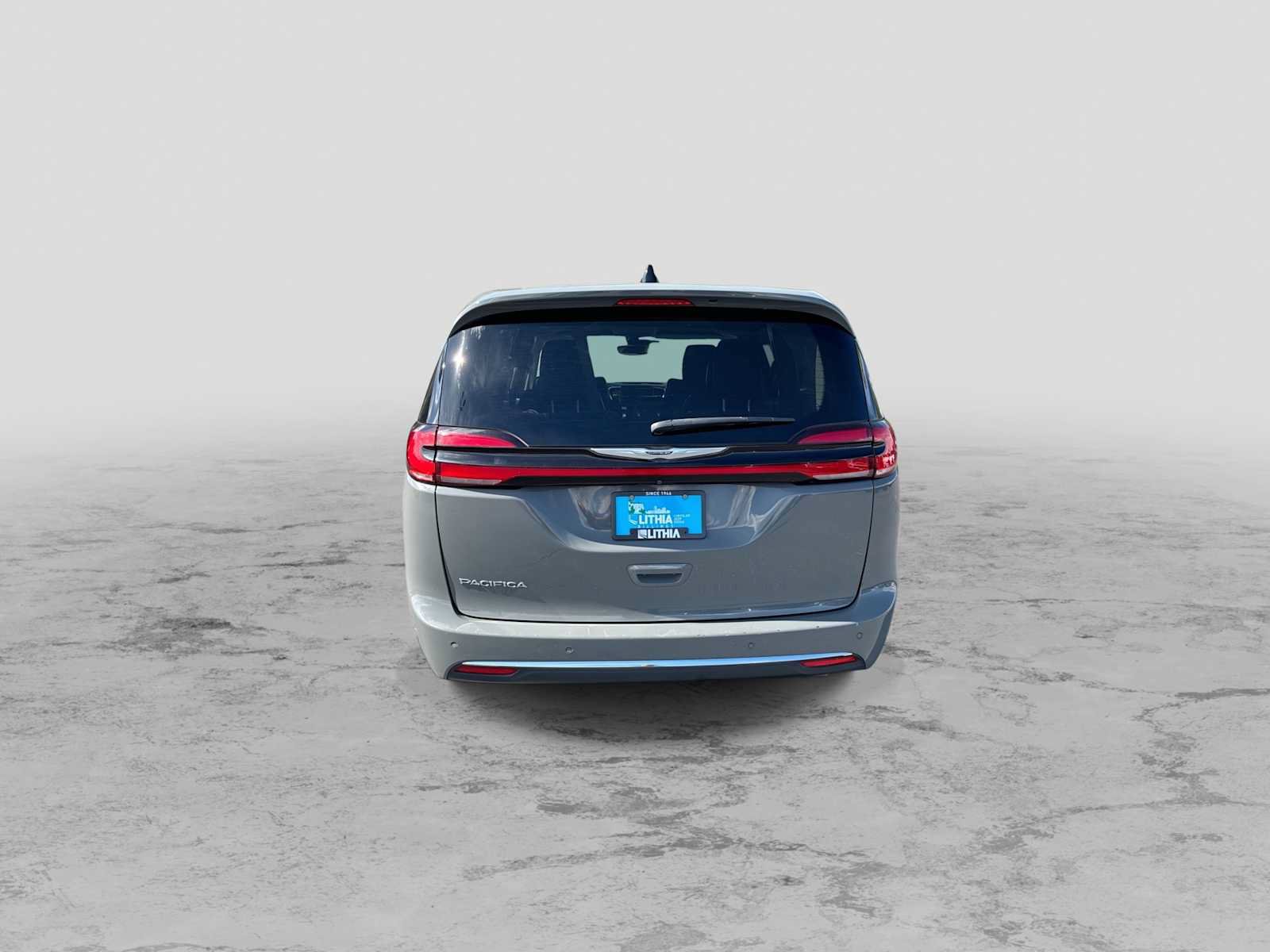 Used 2023 Chrysler Pacifica Touring-L FWD image 7
