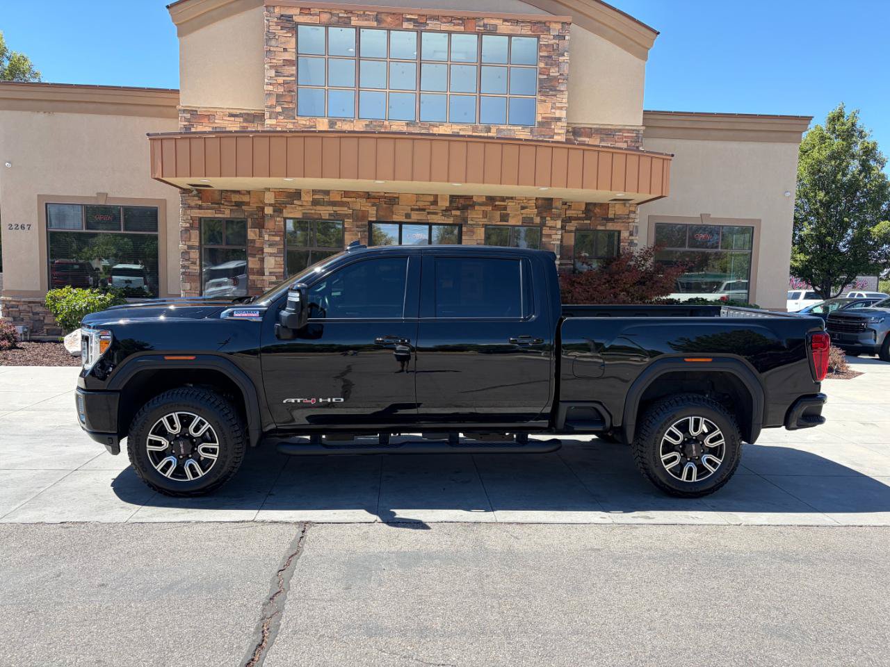 Used 2022 GMC Sierra 3500 AT4 w/ Gooseneck/5TH Wheel Package AWD/4WD image 2