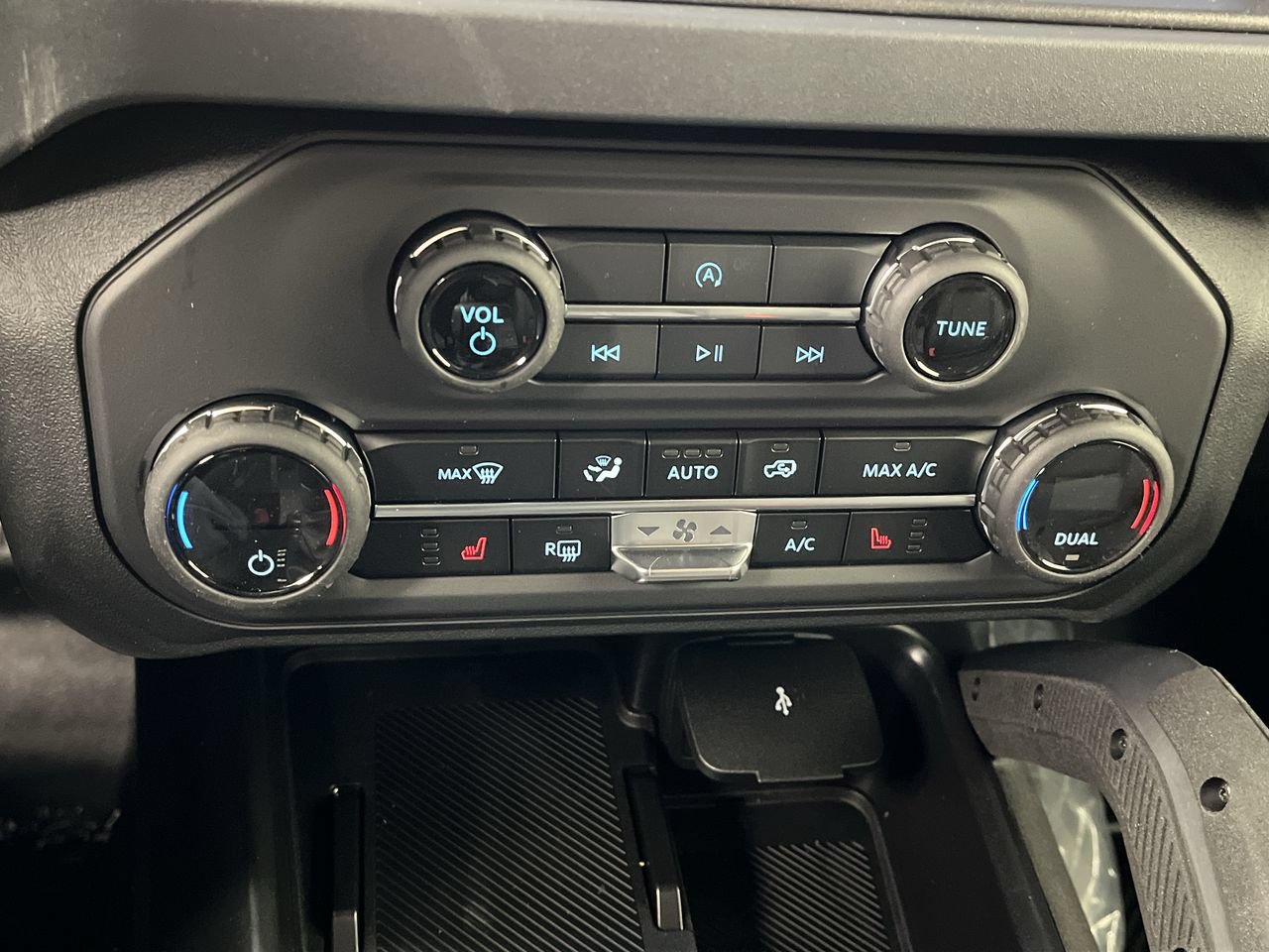 Used 2026 Ford Bronco Big Bend w/ Black Diamond Package AWD/4WD image 19