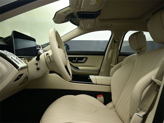 Used 2022 Mercedes-Benz S 580 4MATIC Sedan w/ Rear Seat Package image 16