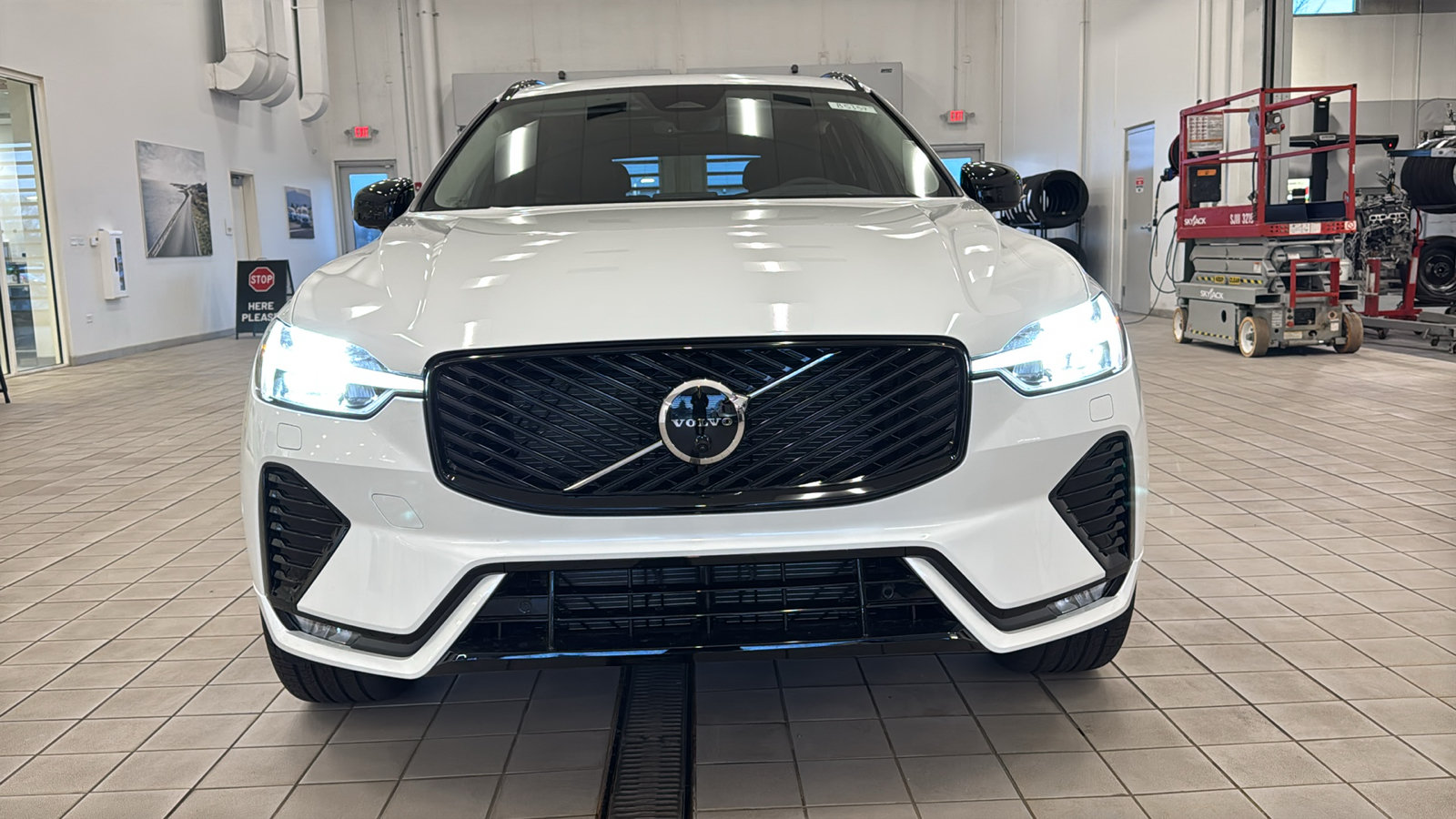 New 2026 Volvo XC60 B5 Ultra w/ Protection Package Premier AWD/4WD image 10