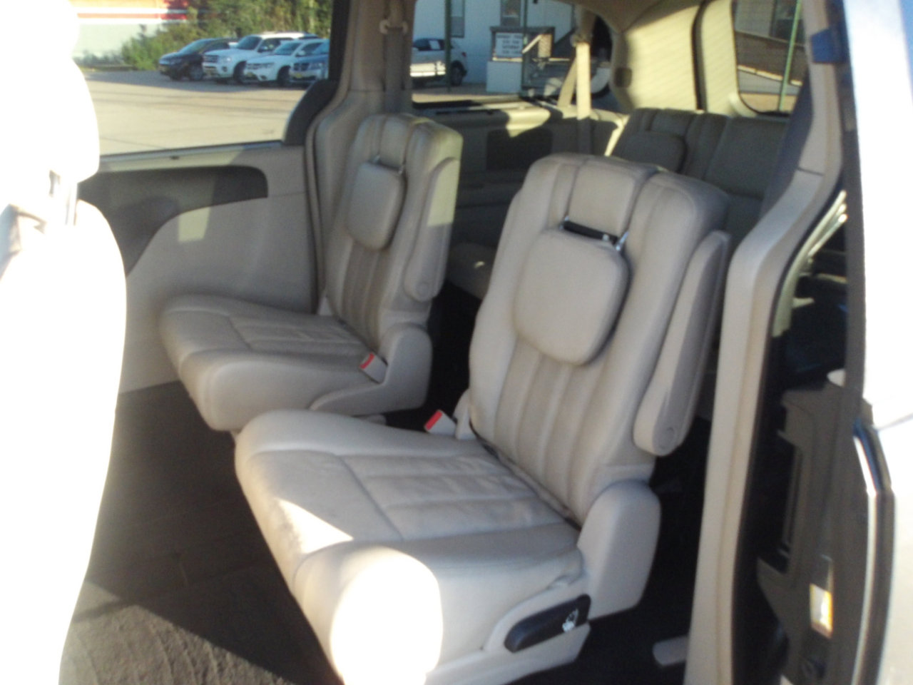 Used 2012 Chrysler Town & Country Touring-L w/ Trailer Tow Group image 15