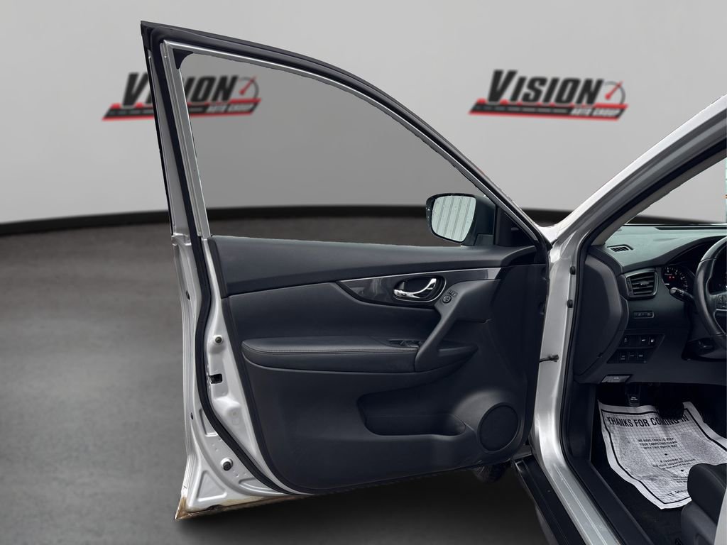 Used 2018 Nissan Rogue SV image 23