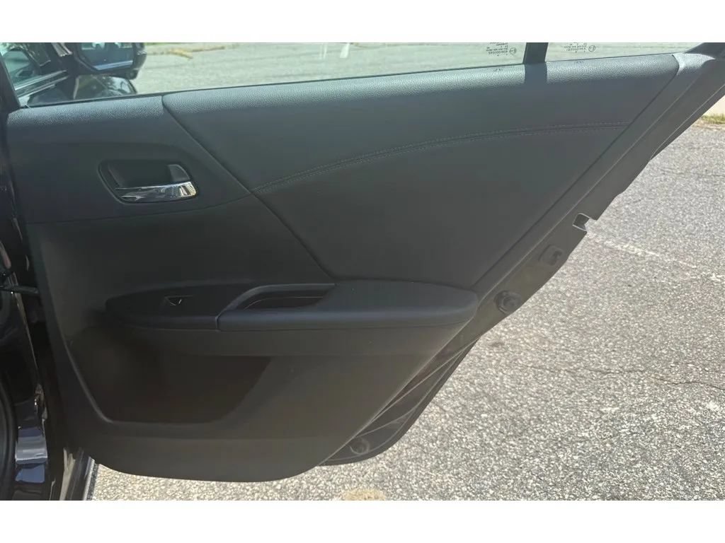 Used 2015 Honda Accord EX-L image 38