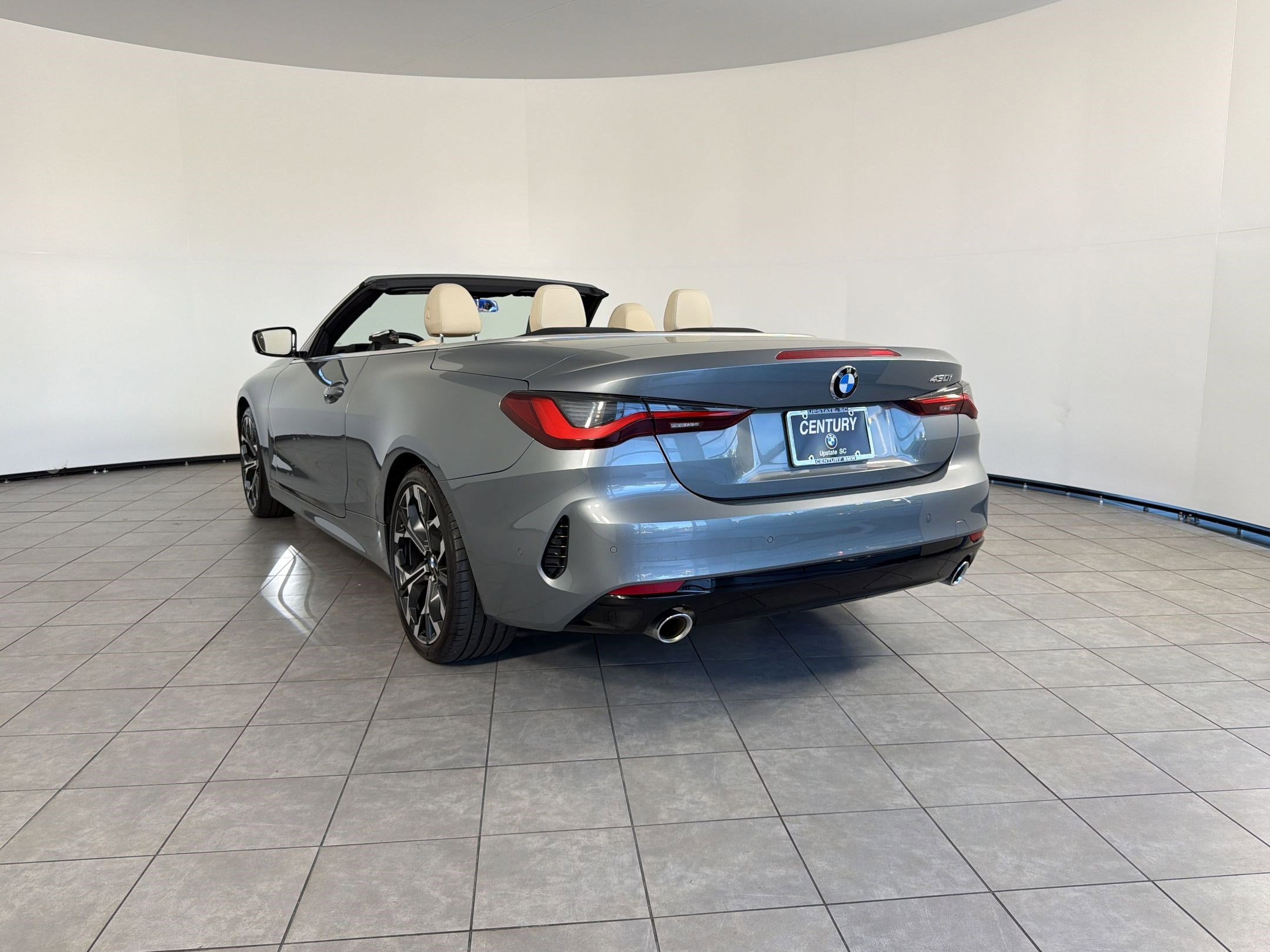 Certified 2025 BMW 430i Convertible RWD image 3