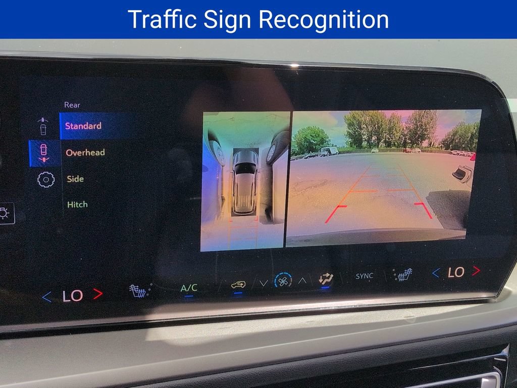 New 2026 Chevrolet Traverse LT w/ Driver Confidence Package FWD image 18
