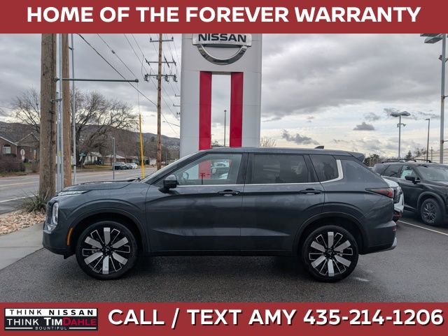 Used 2025 Mitsubishi Outlander SE image 1