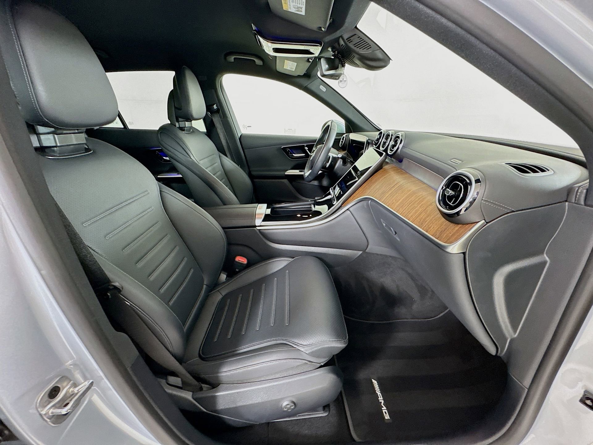 Certified 2025 Mercedes-Benz GLC 300 image 28