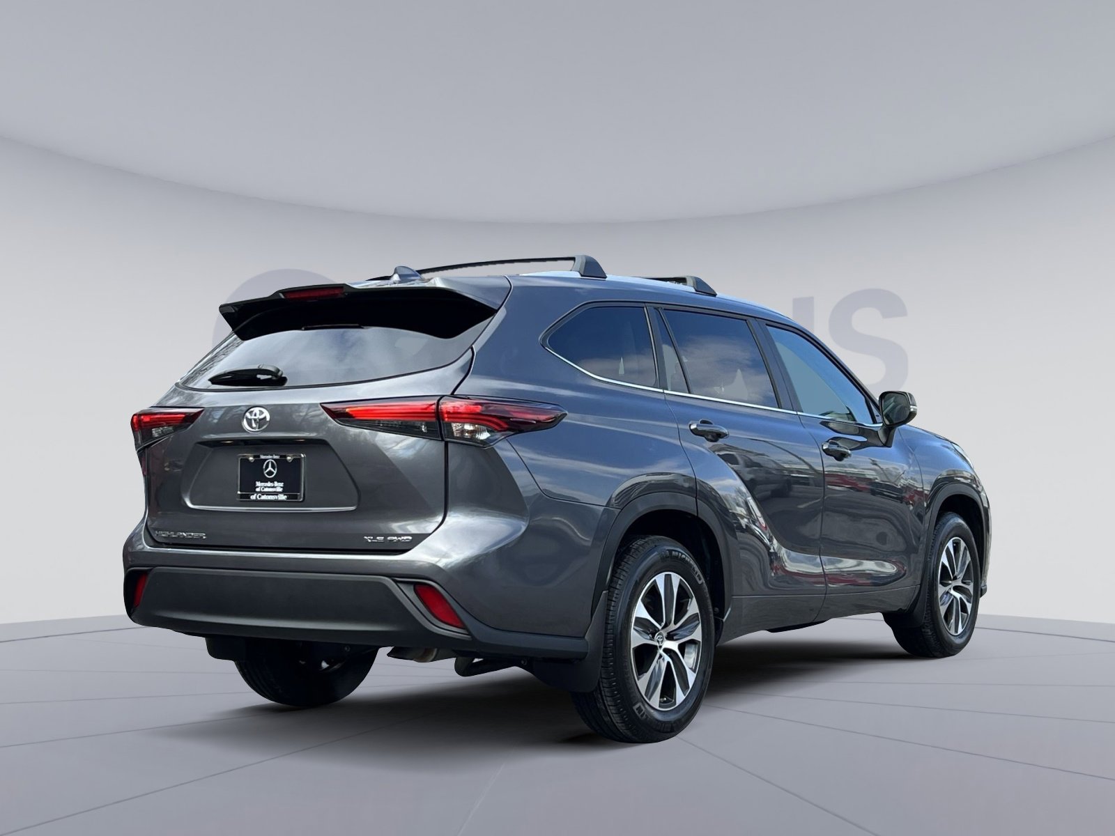 Used 2024 Toyota Highlander XLE image 5