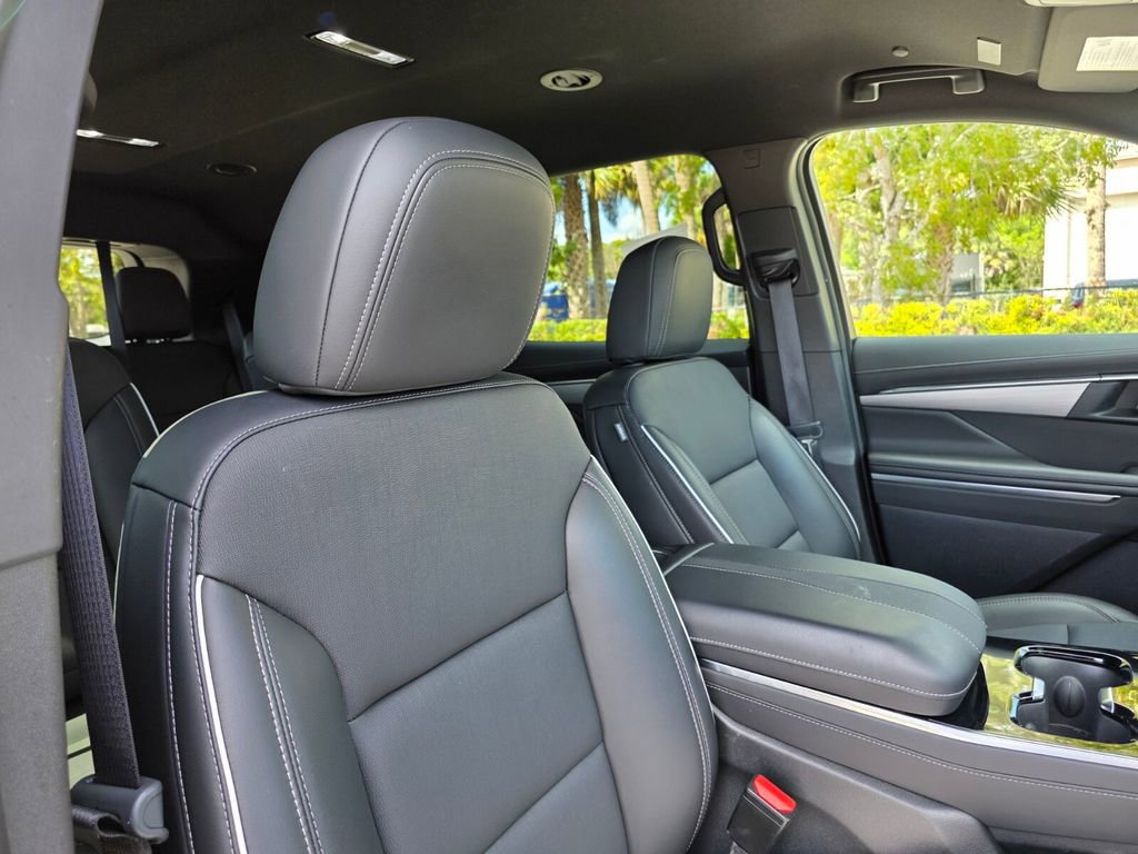 Used 2025 Buick Enclave Preferred image 11