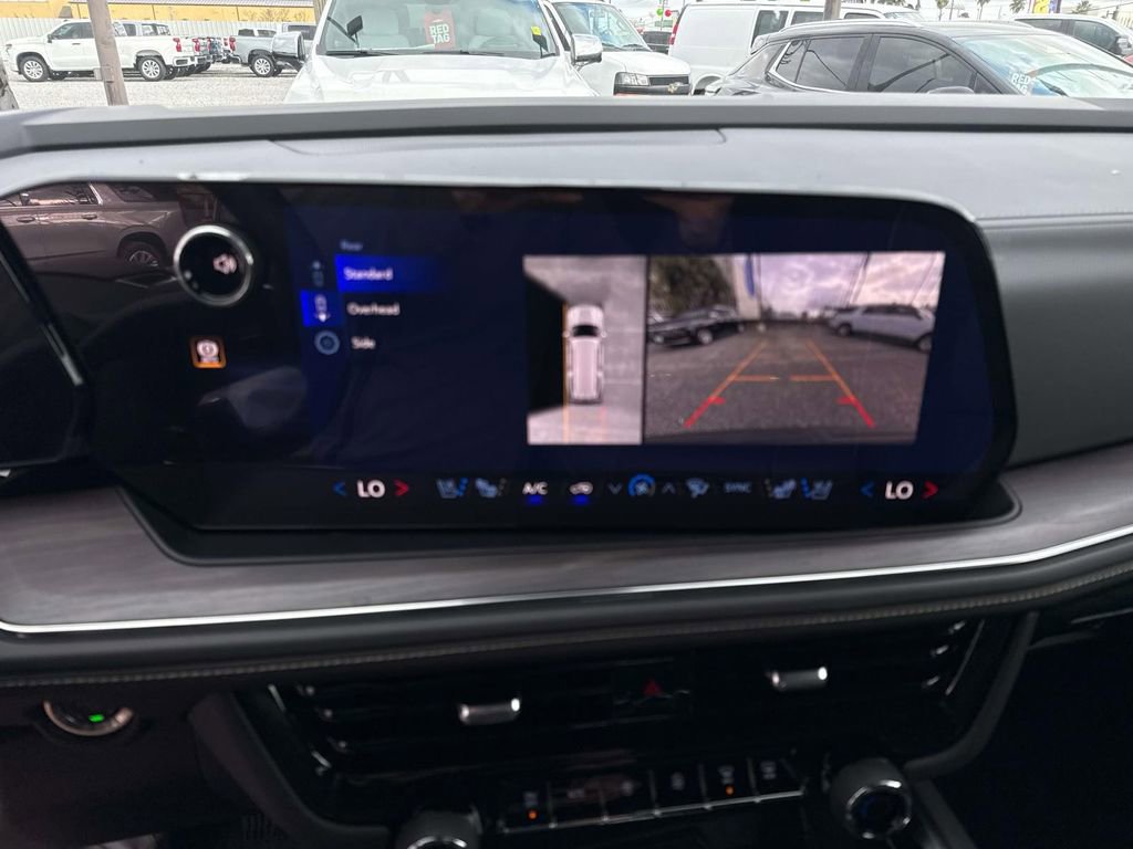 New 2026 Chevrolet Suburban Premier image 25