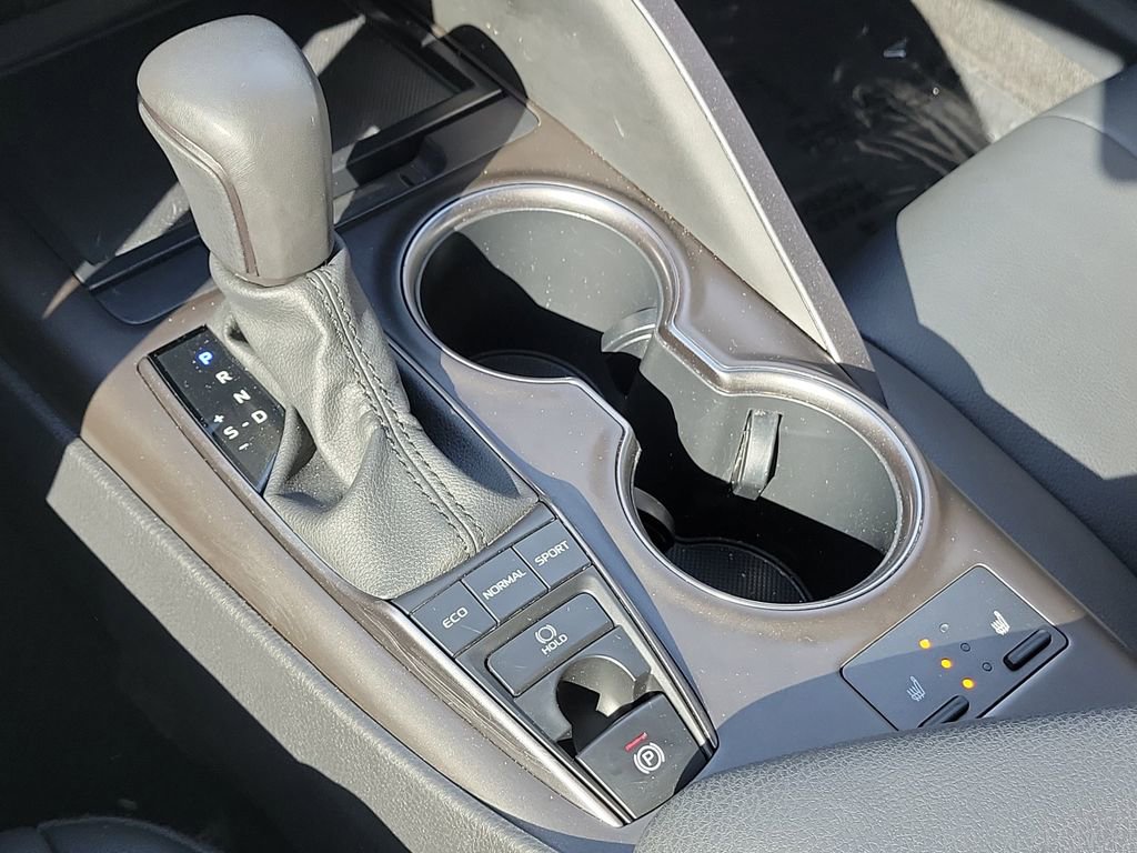 Used 2023 Toyota Camry SE w/ Cold Weather Package image 30