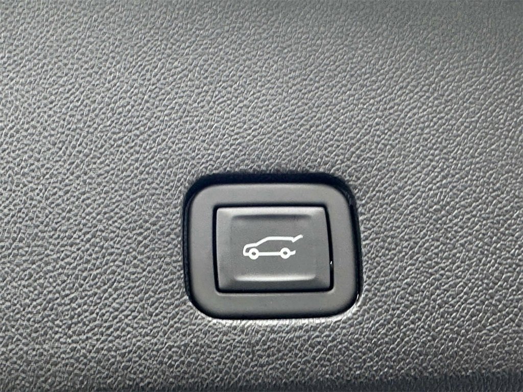 Certified 2025 Cadillac XT6 Premium Luxury w/ Platinum Package image 18