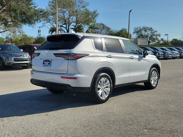 New 2026 Mitsubishi Outlander ES FWD image 6