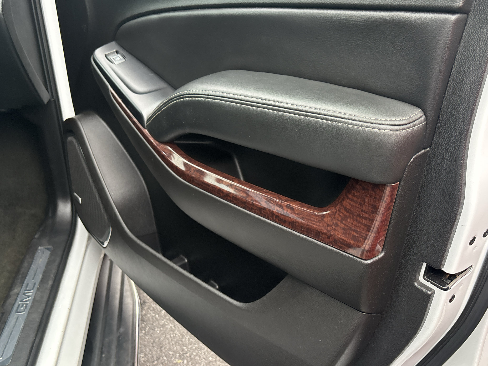 Used 2017 GMC Yukon SLT AWD/4WD image 19