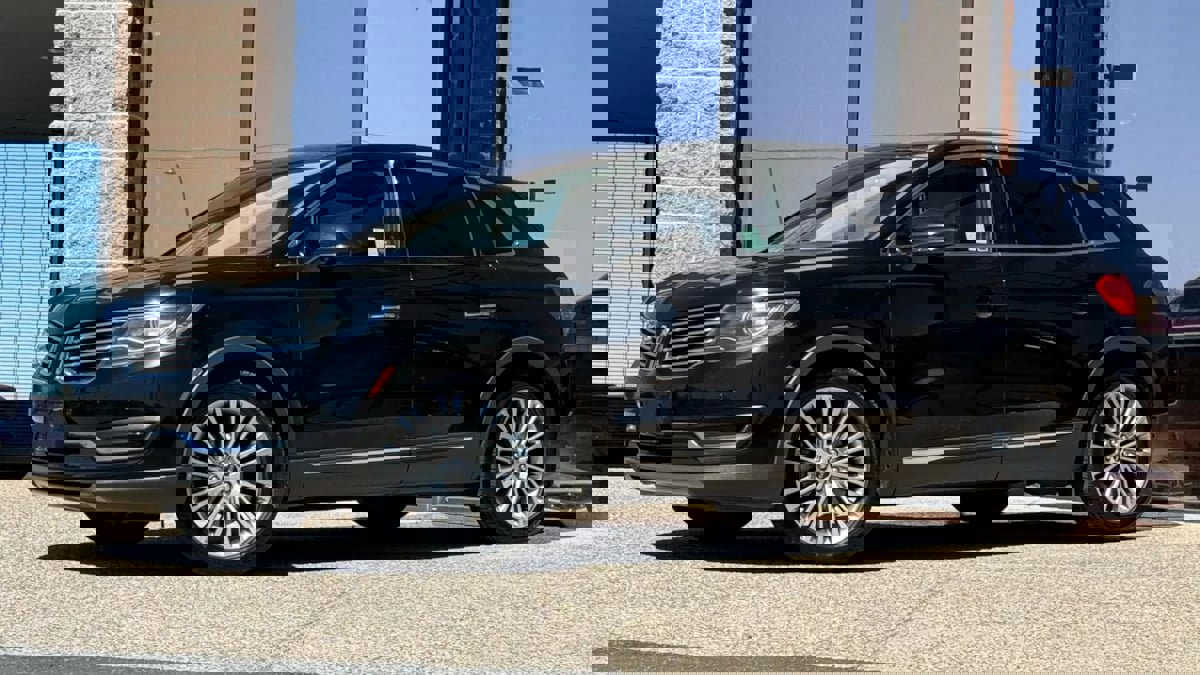 Used 2016 Lincoln MKX Reserve w/ Technology Package image 3