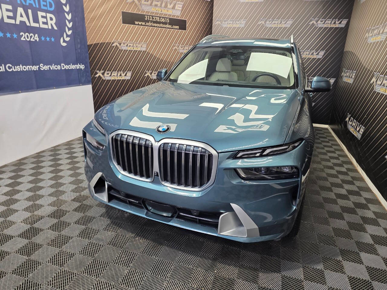 Used 2024 BMW X7 xDrive40i w/ Executive Package AWD/4WD image 3