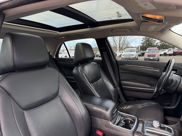 Used 2016 Chrysler 300 C image 36