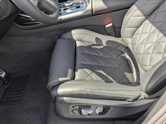 Used 2025 BMW X7 xDrive40i w/ M Sport Package image 4