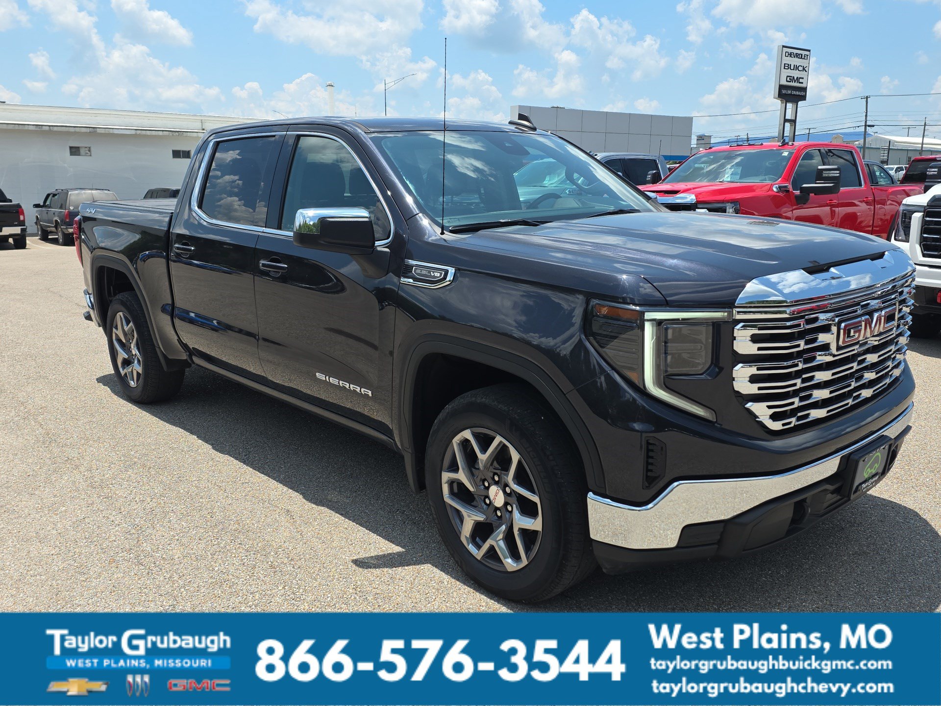Used 2022 GMC Sierra 1500 SLE AWD/4WD image 2
