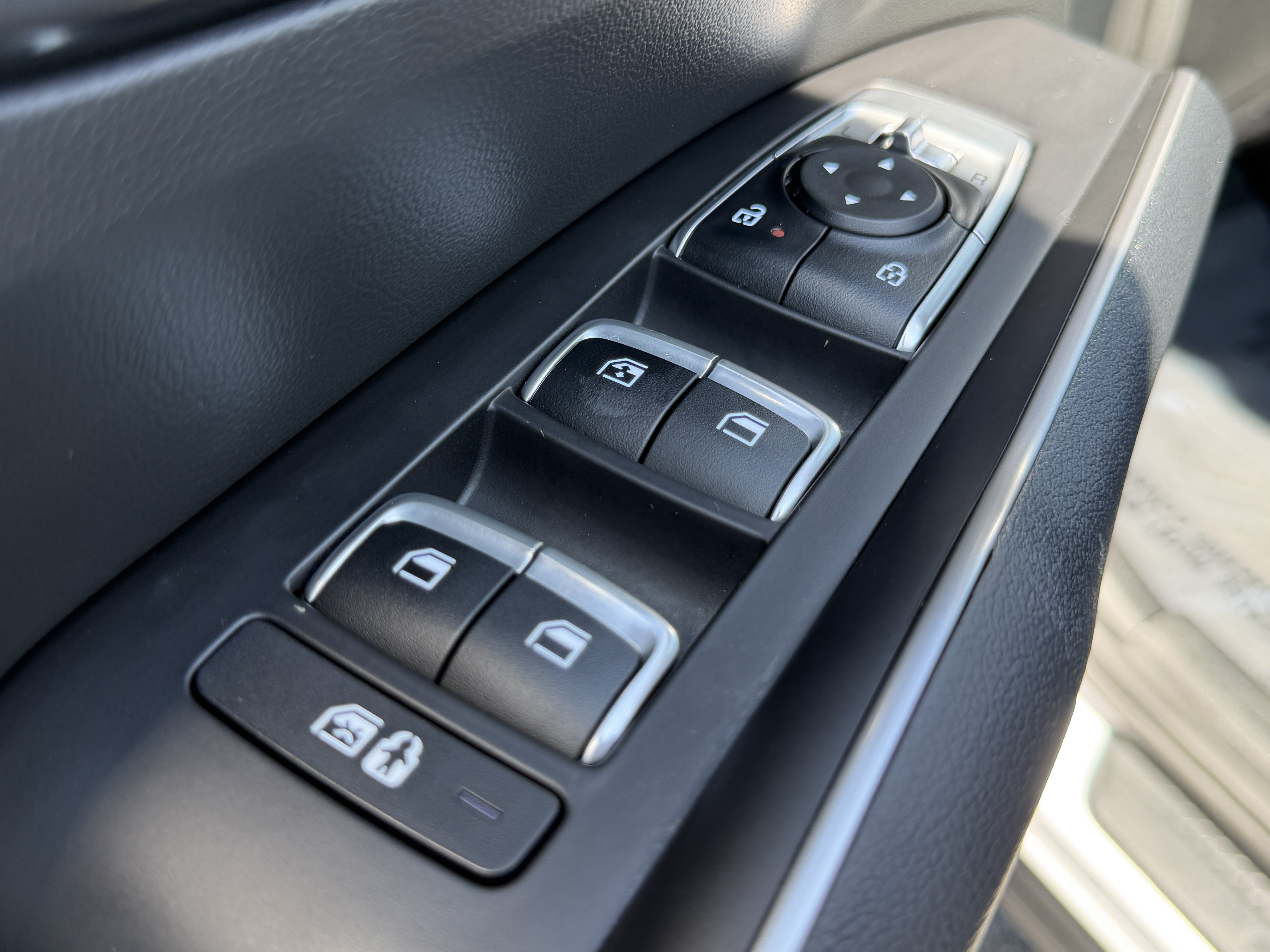 Certified 2025 Kia Sorento S w/ Panoramic Sunroof Package FWD image 14