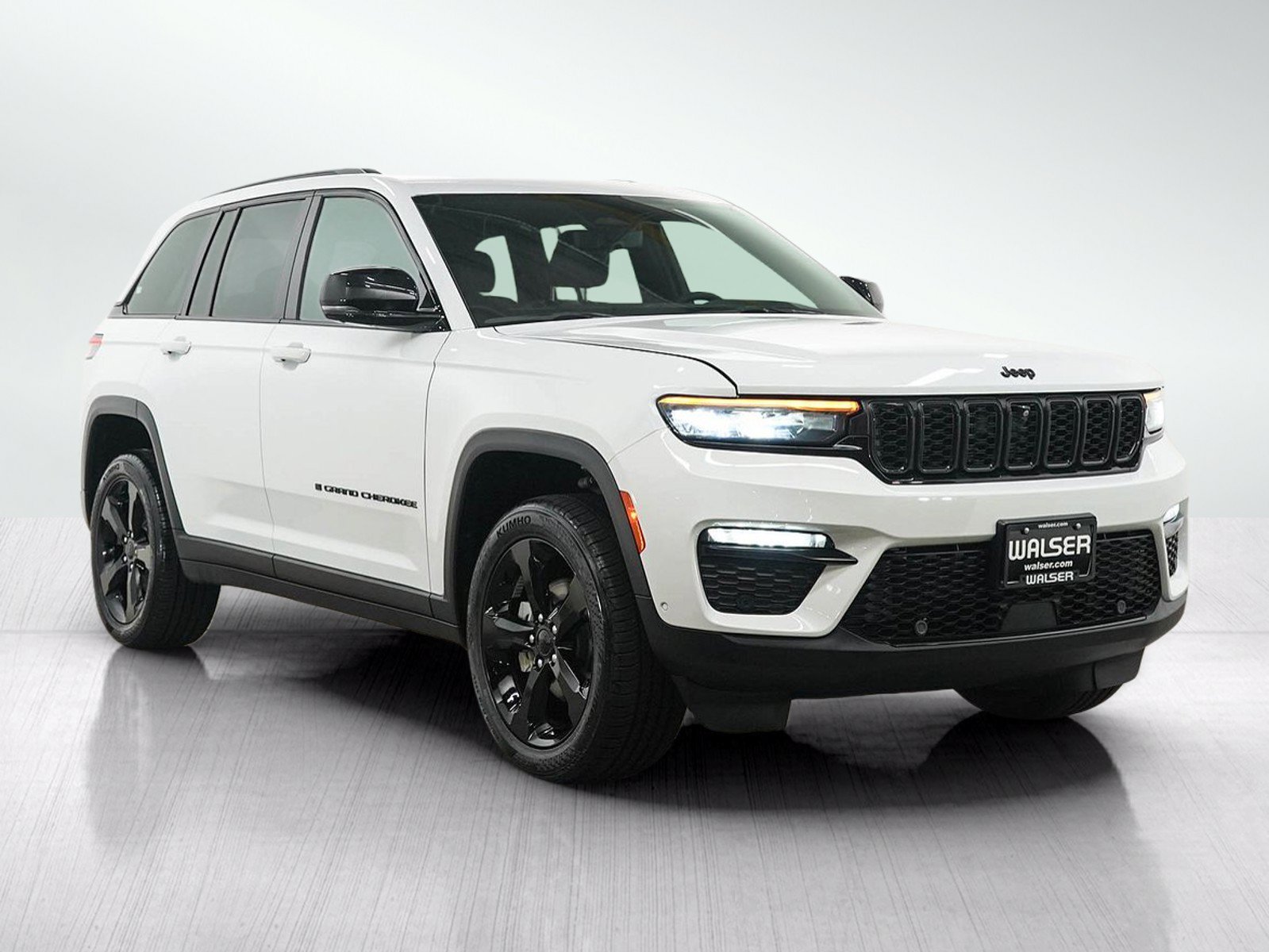 Used 2024 Jeep Grand Cherokee Limited w/ Luxury Tech Group II AWD/4WD image 7