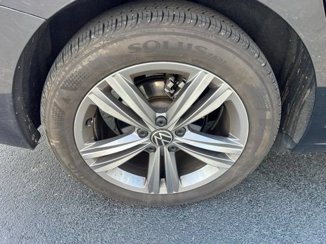 Used 2023 Volkswagen Jetta SE w/ Panoramic Sunroof Package FWD image 4