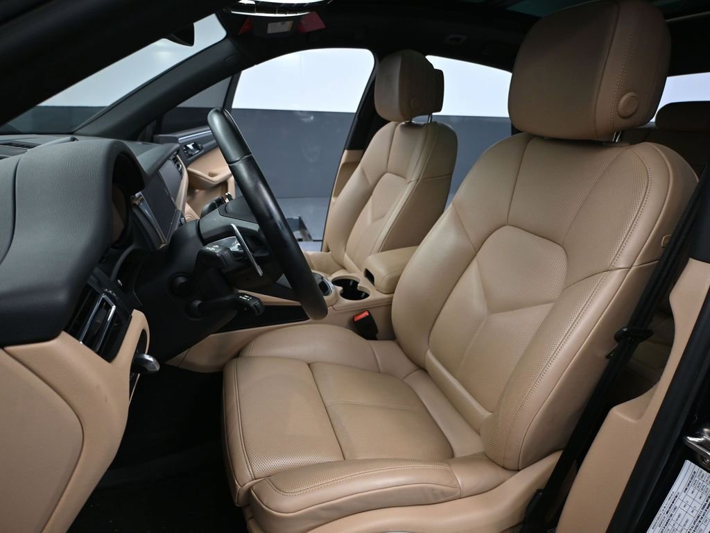 Used 2022 Porsche Macan Base image 26