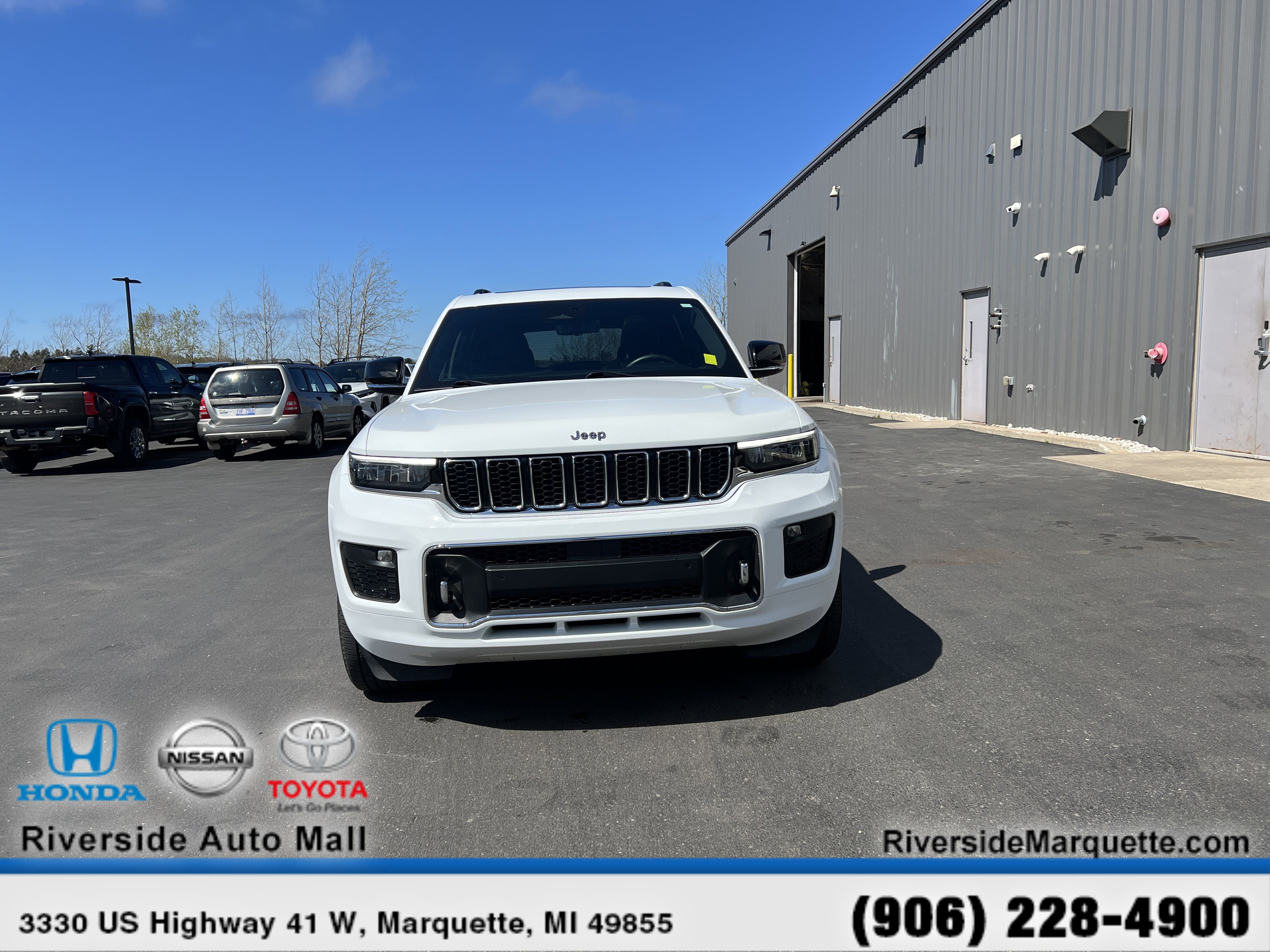 Used 2022 Jeep Grand Cherokee L Overland w/ Luxury Tech Group IV AWD/4WD image 2