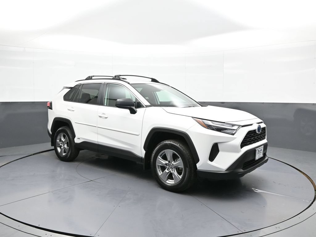 Certified 2024 Toyota RAV4 LE AWD/4WD image 4