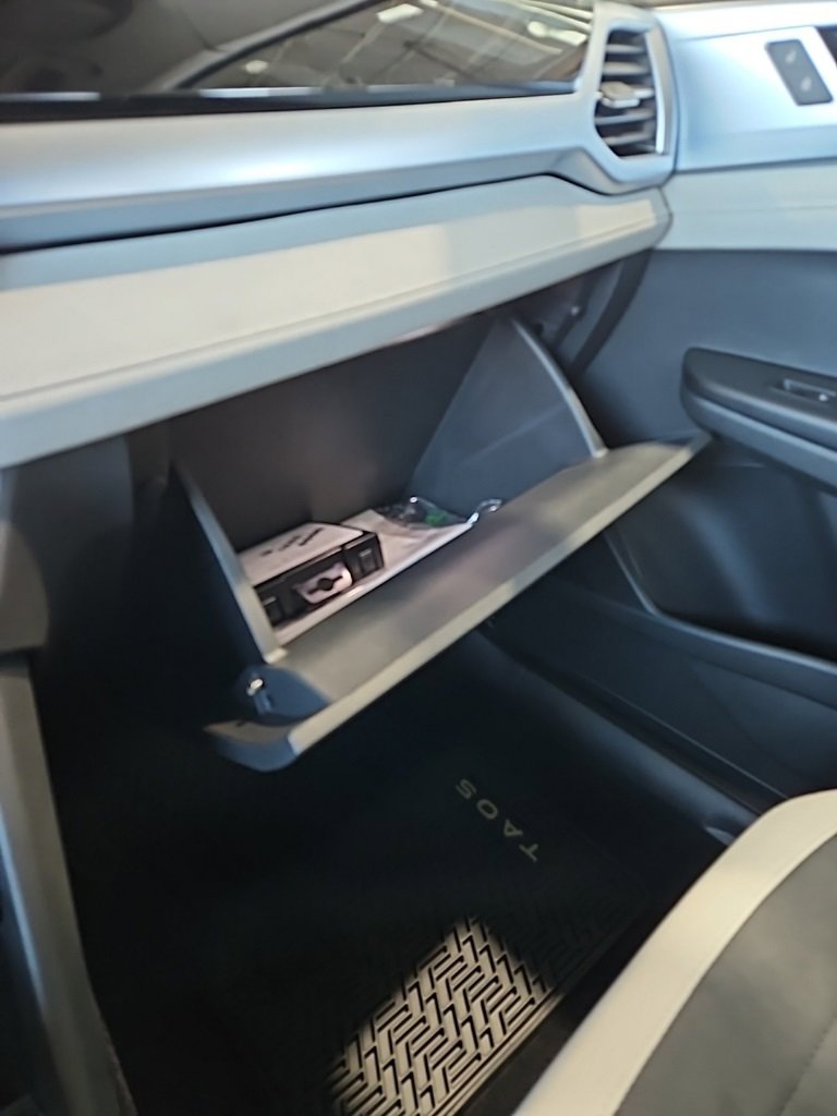 New 2026 Volkswagen Taos SE image 29