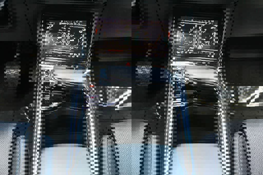 Used 2022 Audi e-tron Prestige w/ Prestige Package image 14