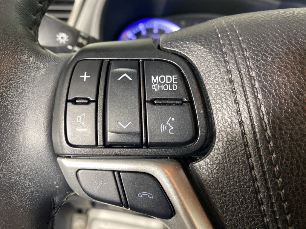 Used 2019 Toyota Highlander XLE image 26