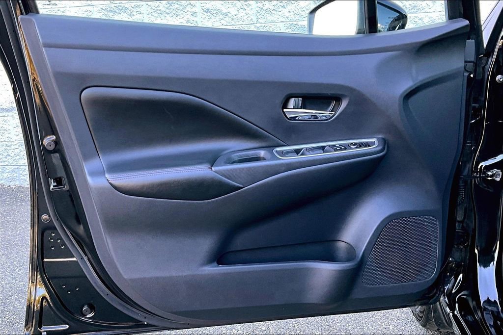 Used 2025 Nissan Versa SR w/ Trunk Package image 25