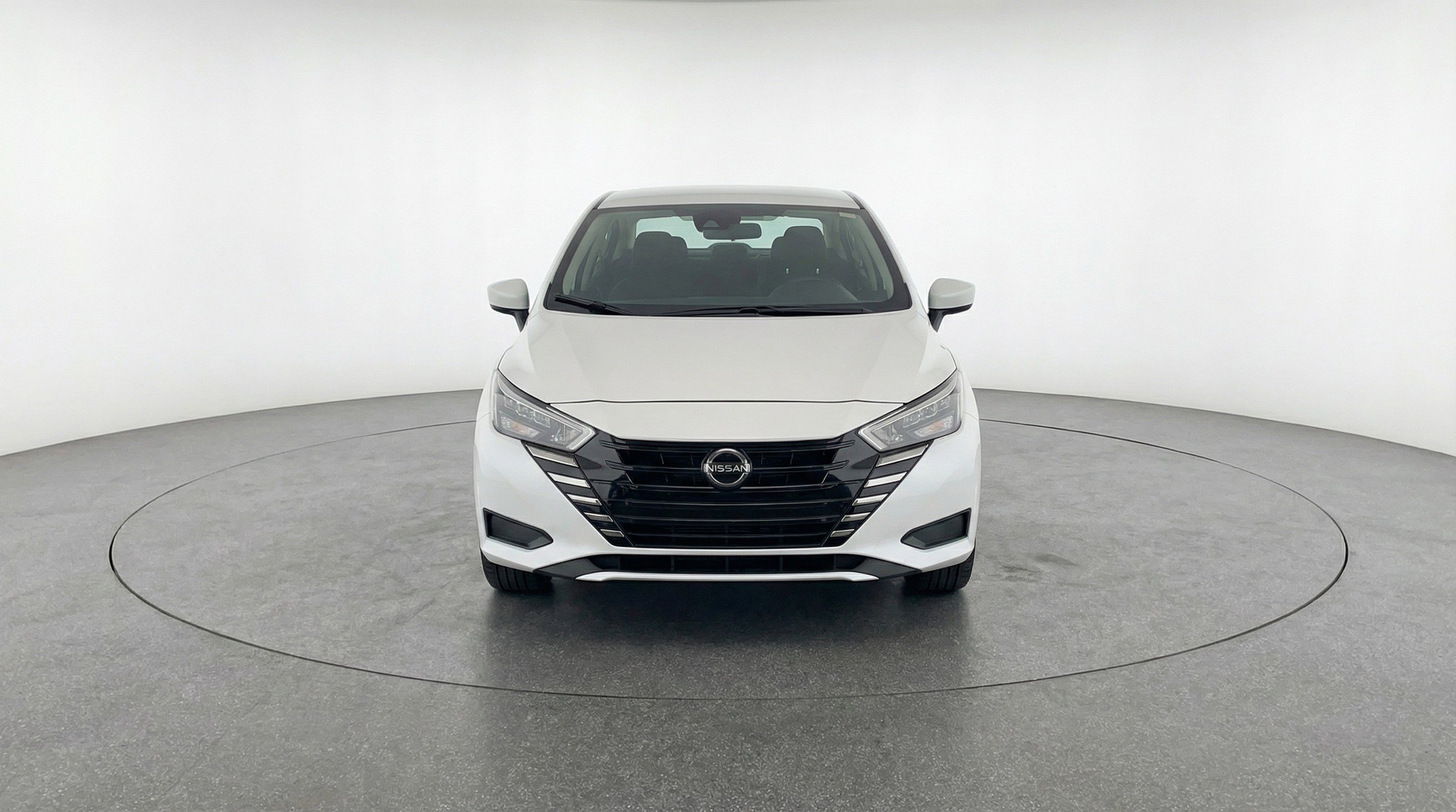 Used 2025 Nissan Versa SV image 2