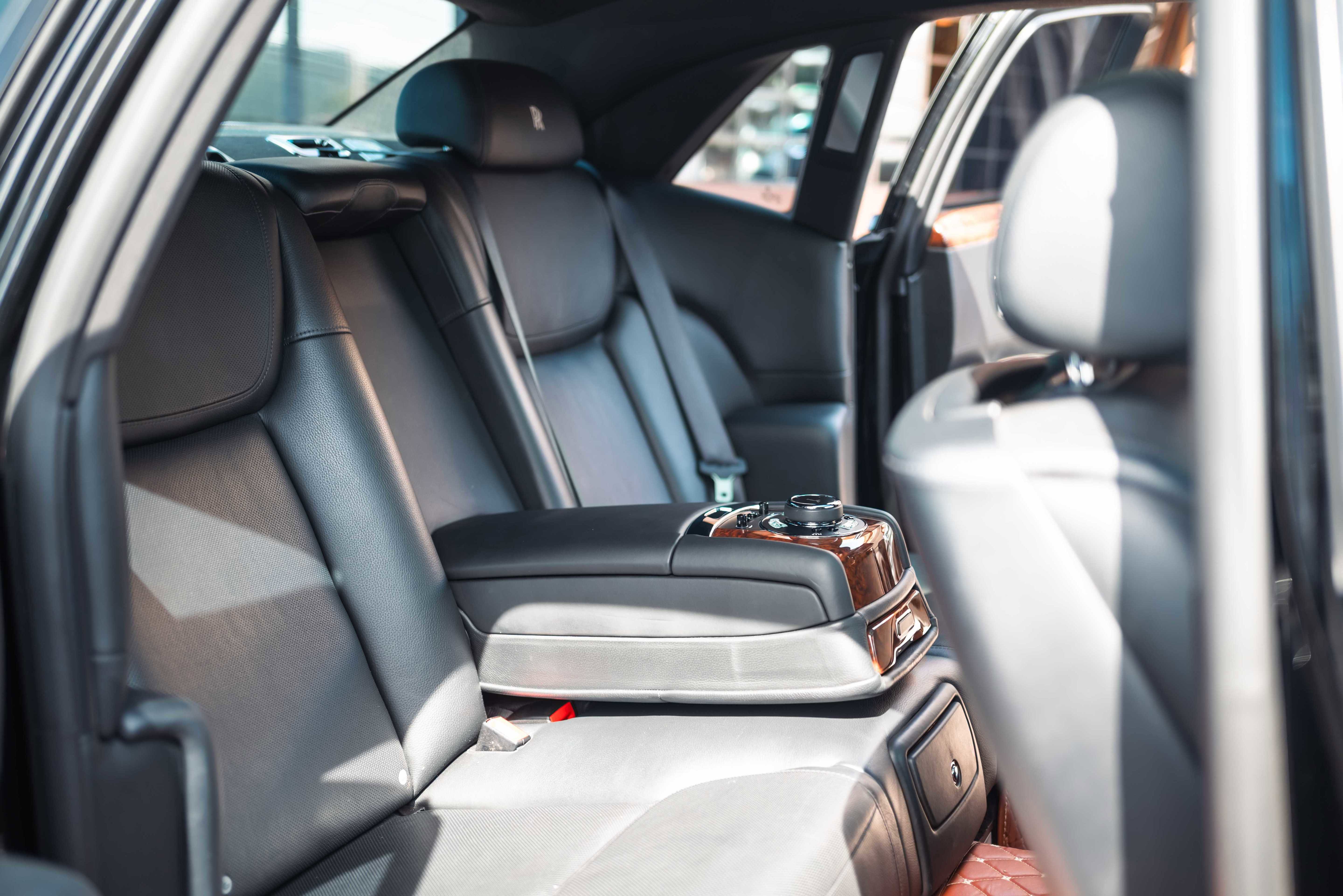 Used 2015 Rolls-Royce Ghost RWD image 16